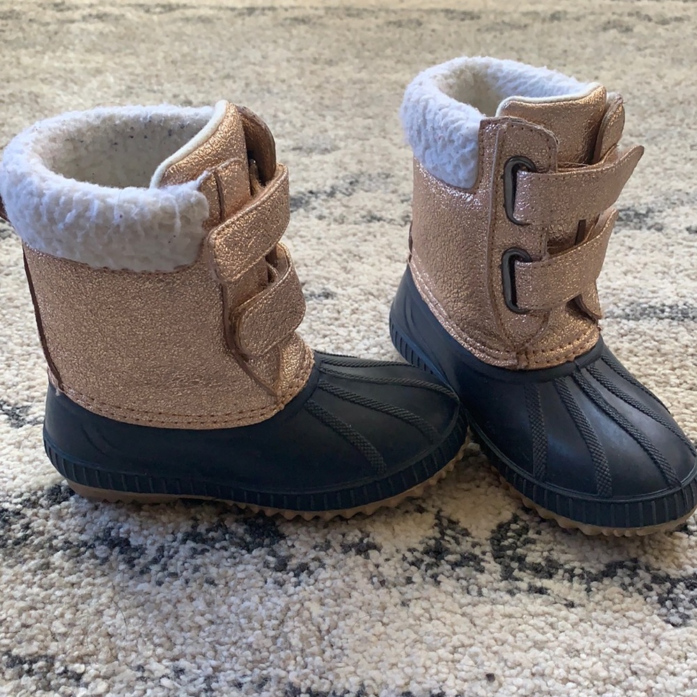 Gap metallic cute snow boots! 3m lining